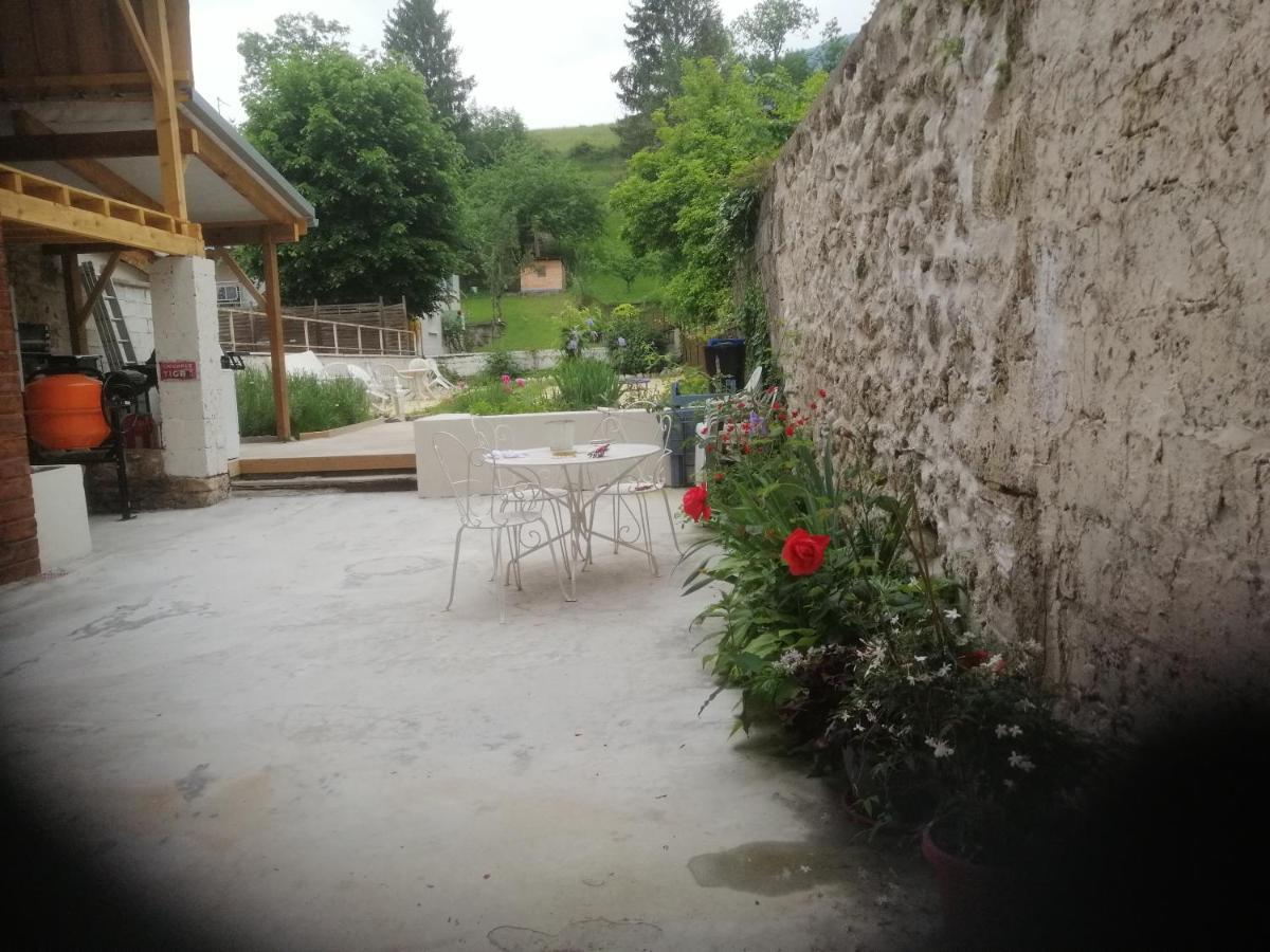 Bryan Lägenhet Saint-Jean-en-Royans Exteriör bild
